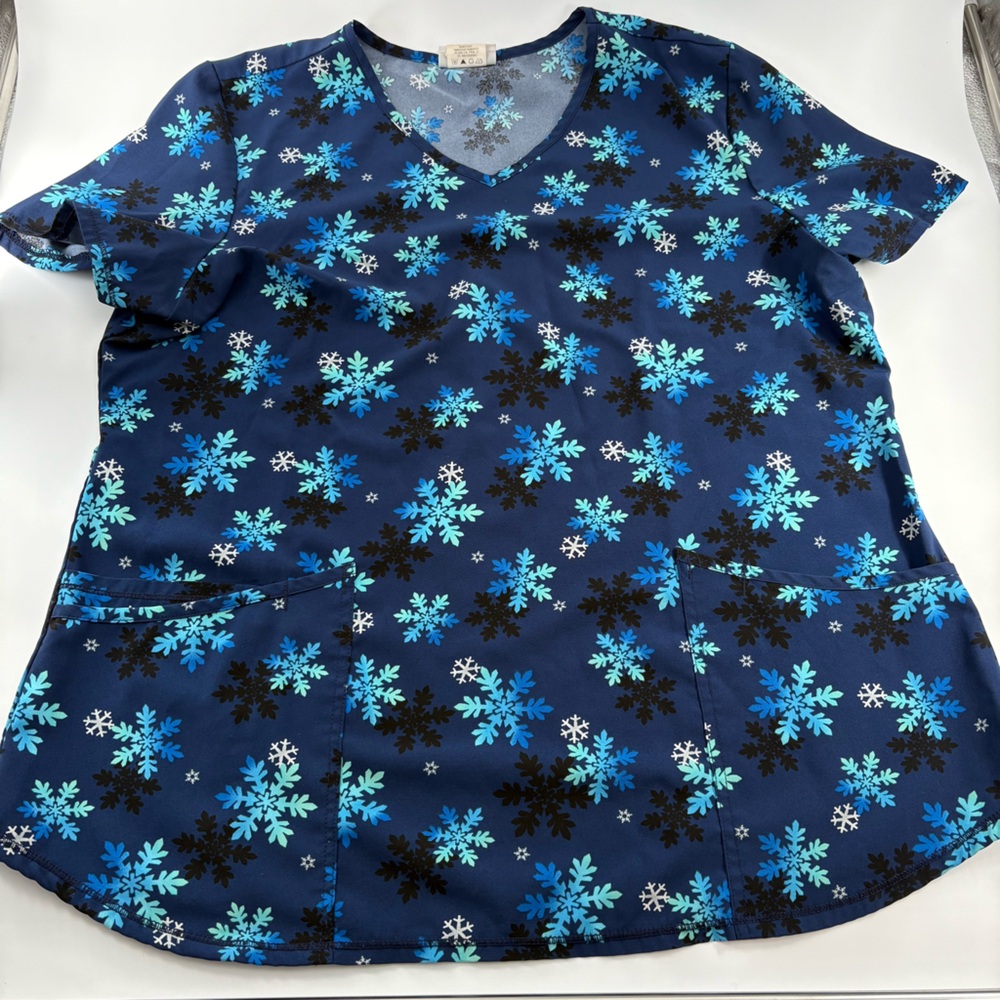 Scrub Star Women's Winter Printed Scrub Top Large